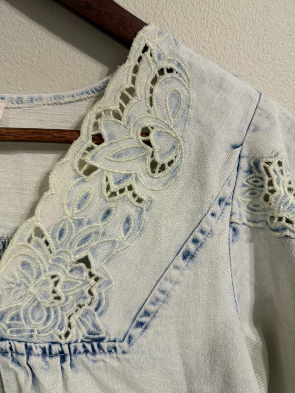 Entro Chambray Denim Blouse Lace Puff Sleeve Cottagecore Boho Women’s L - Picture 8 of 8